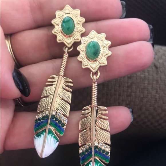 Stunning Feather Earrings - Picture 4 of 6